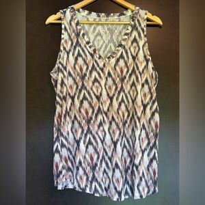 24/7 Sleeveless Geometric Print Top